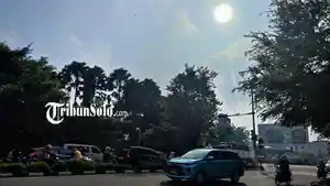 Tampak-arus-lalu-lintas-di-kawasan-Manahan-Solo.jpg