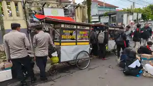 Siomay-Demo-Diborong-Kuningan.jpg