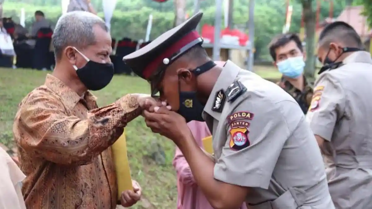 Kisah Anak Satpam Jadi Polisi Lulusan Terbaik, Mantan Buruh Pabrik yang Bakal Jadi Ajudan Kapolri