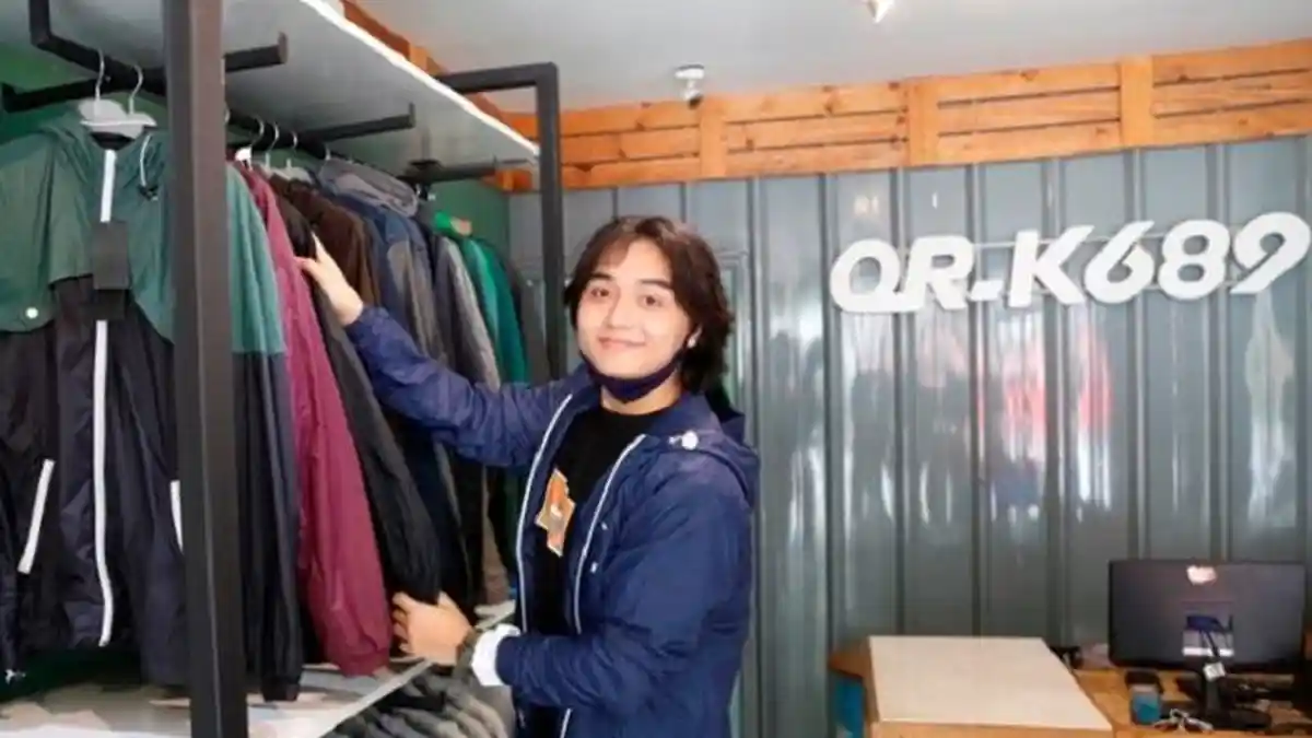 Aktivitas Leon Dozan di Masa PSBB Transisi, Borong Pakaian di Distro