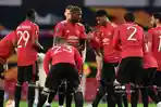 manchester-united-prancis-paul-pogba-tengah-berbicara-dengan-rekan-setimnya.jpg