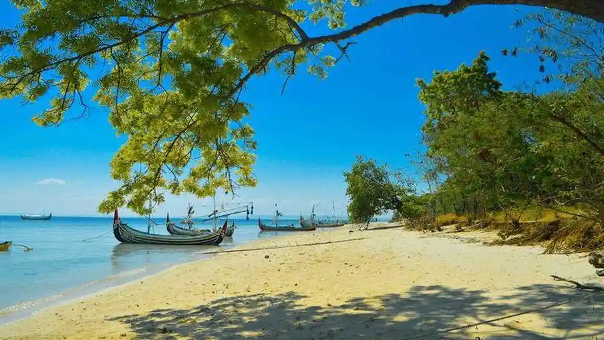 Wisata Gili Iyang, Pulau dengan Kadar Oksigen Tertinggi di Indonesia