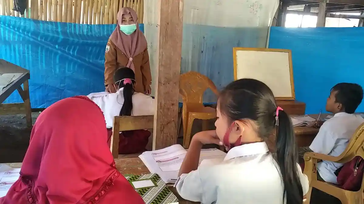Kepsek dan Siswa SDN 042 Padang Polman Minta Pemerintah Lanjut Pembangunan Gedung Sekolah