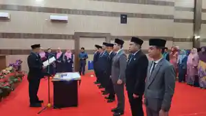 Sekretaris-Daerah-Kota-Dumai-Fahmi-Rizal-secara-resmi-melantik-Eselon-II.jpg