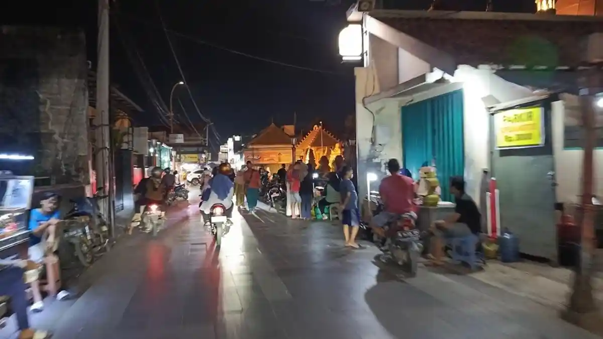 ALASAN PKL di Jalan Menara Kudus Ditertibkan, Warga Keluhkan Sampah Berserakan