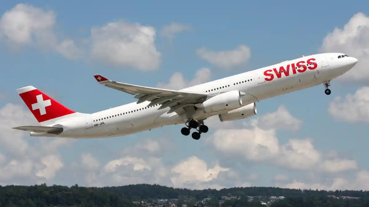 Pesawat Komersial Terbang dari Swiss ke Spanyol dengan 111 Penumpang, tapi Semua Koper Tertinggal
