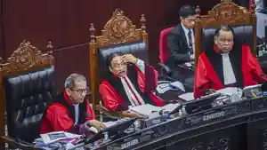 Hakim-MK-dalam-sidang-sengketa-Pilpres-Senin-242024.jpg