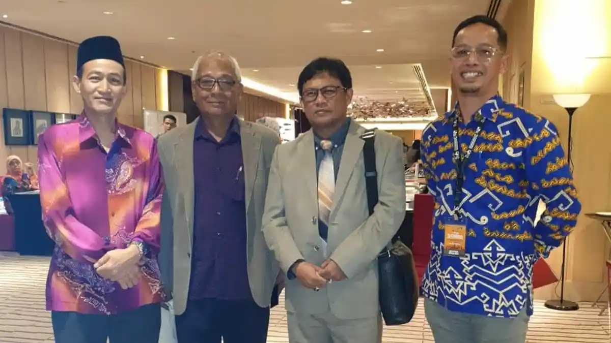 WR II Dr Andis dan Dekan FKIP Unismuh Dr Erwin Akib Jadi Pembicara Internasional di Malaysia