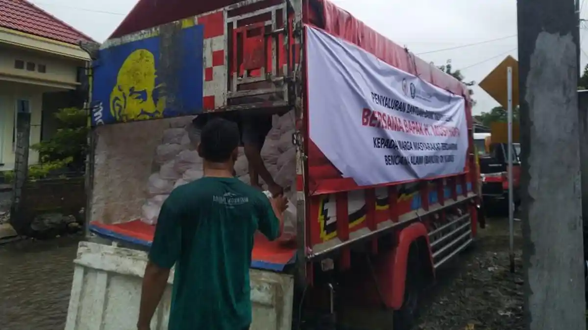 BI Salurkan 1.500 Paket Bantuan untuk Warga Terdampak Bencana di Kudus, Mustofa: Semua Bergerak