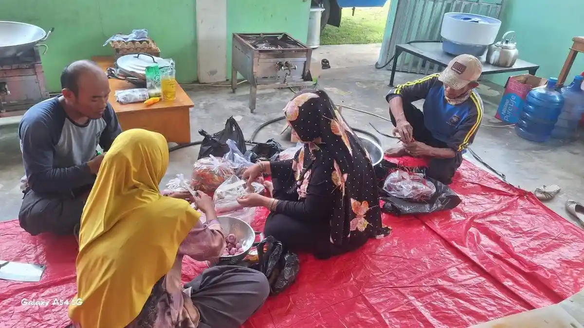Dinsos Belitung Timur Siagakan Dapur Umum di Lokasi Bencana Puting Beliung