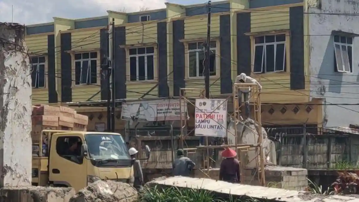 Lama Hancur Setelah Ditabrak Tronton, Gerbang Selamat Datang di Prabumulih Akhirnya Dibangun Lagi