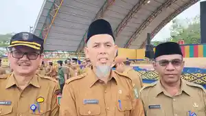 Wali_Kota_Dumai_Paisal_didampingi_Sekda_dan_Kepala_BKPSDM_Dumai.jpg