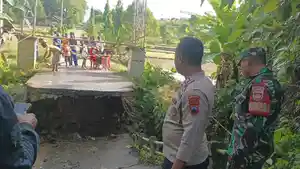 20251109_MEMASANG-POLICE-LINE-Polisi-memasag-Police-Line.jpg