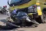 kecelakaan-maut-motor-dan-truk-terjadi-di-sragen-pengendara-motor-tewas-tertabrak.jpg