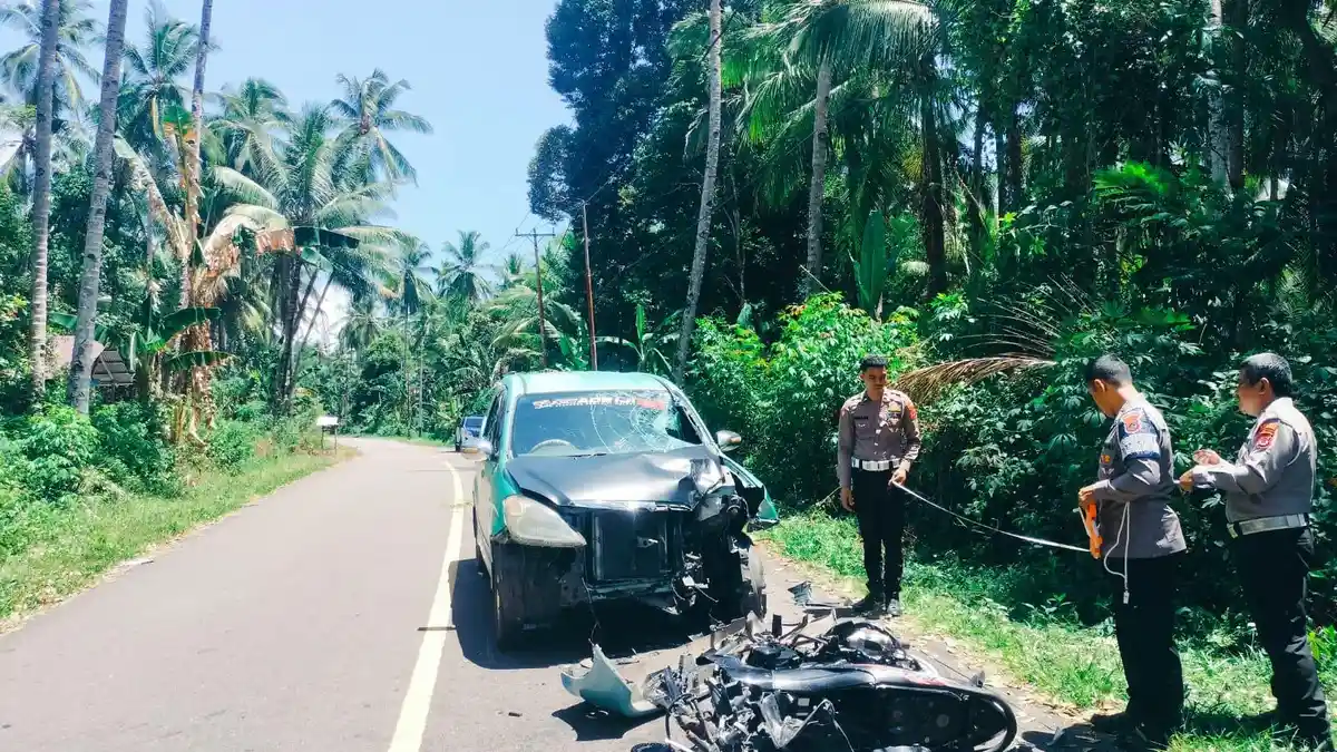 Tabrakan Avanza dan Motor di Jalan Trans Seram Tamilouw Malteng, Pengendara Luka-luka