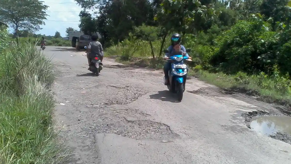 148 Kilometer Jalan di Nusa Penida Masih Rusak