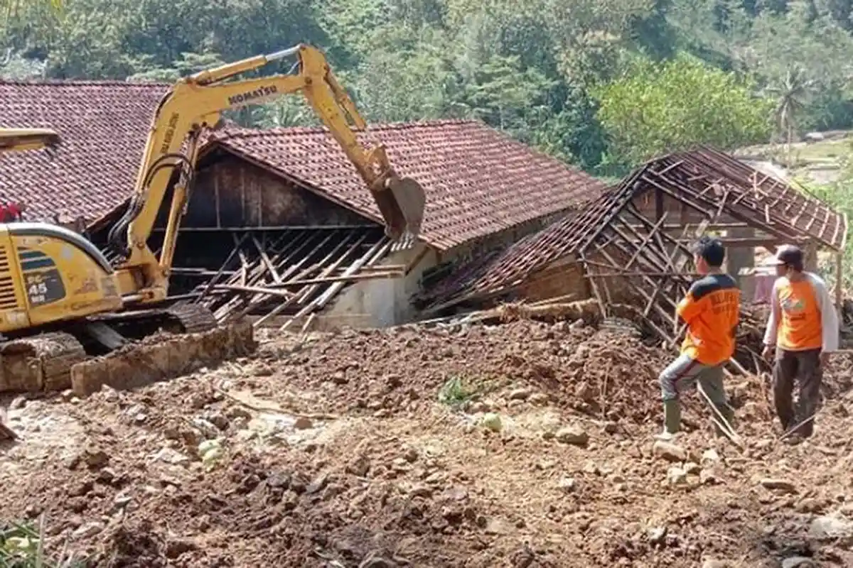 Ibu dan Anak di Moga Pemalang Tewas Tertimbun Longsor. Berhasil Dievakuasi setelah 1 Jam