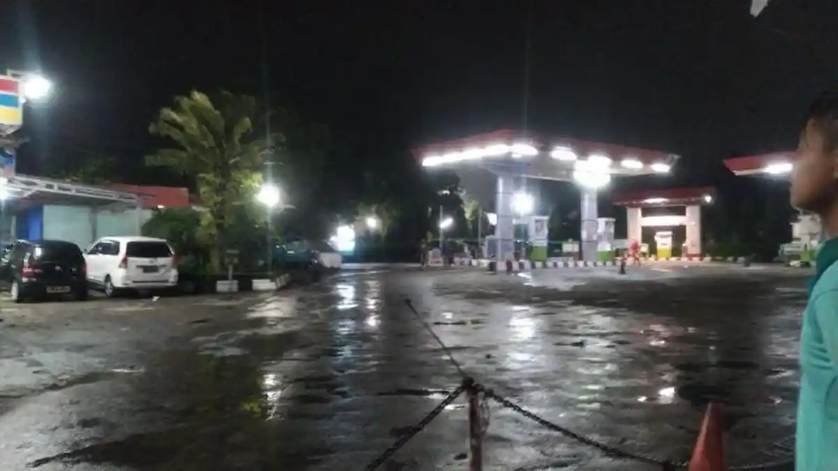 SPBU di Cibolang Cisaat Terbakar Akibat Percikan Api dari Angkot Saat Isi BBM yang Tak Matikan Mesin