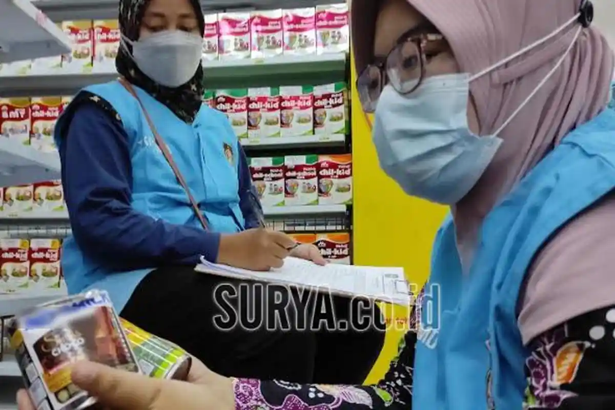Sidak Toko di Kota Blitar, Temukan Produk Makanan Tak Berlabel dan Kemasan Penyok