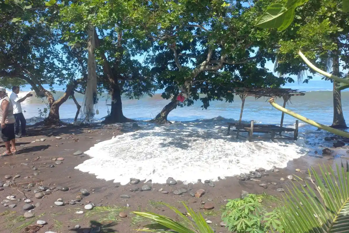Sikapi Fenomena Banjir Rob, Begini Isi Imbauan Bupati Manggarai Untuk Warga Pesisir 