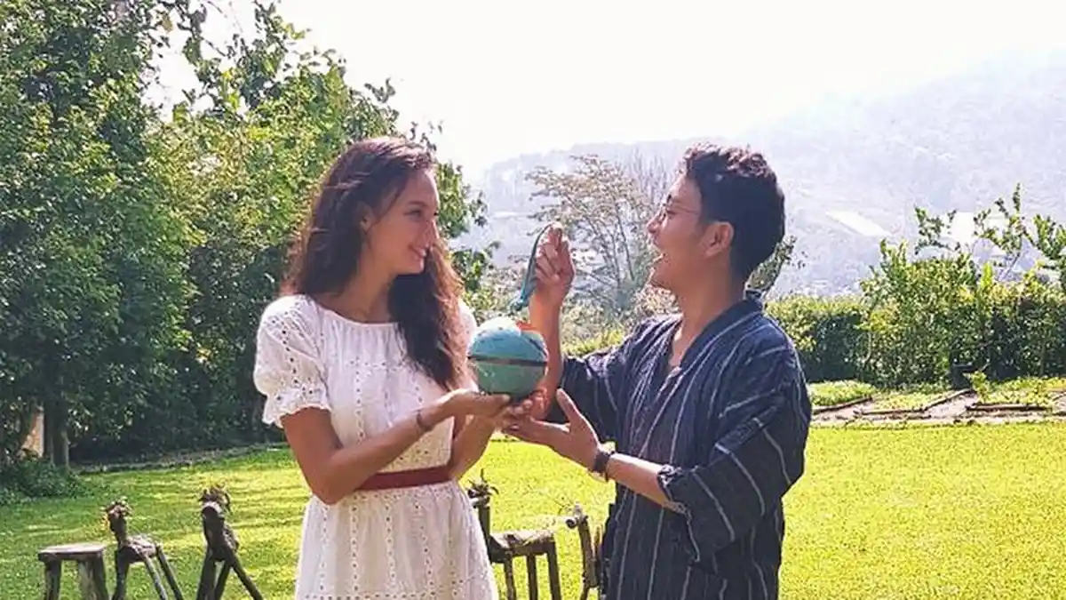 Pose di Kamar Indah Ini, Dimas Anggara Tengah Honeymoon? Benda Ini Juga Jadi Bukti Pernikahannya?