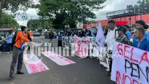 demo-di-kantor-gubernur-sumbar-2-1852026.jpg
