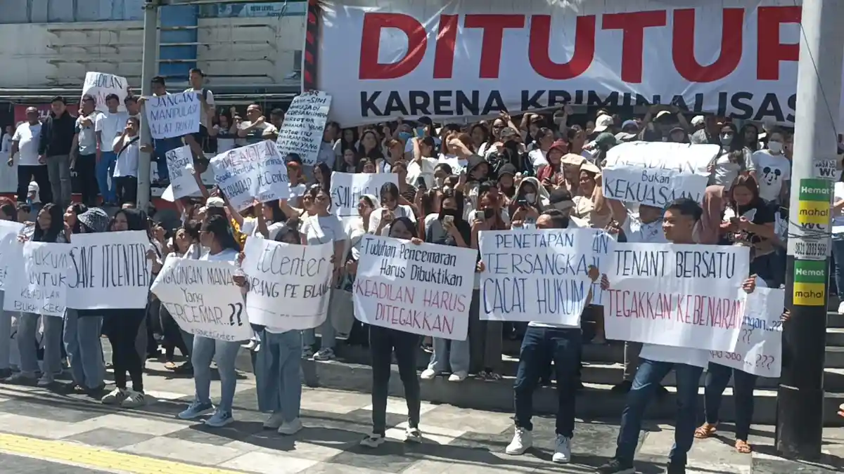 Spanduk "Ditutup" Terpasang di Depan IT Centre Manado, Ini Penyebabnya