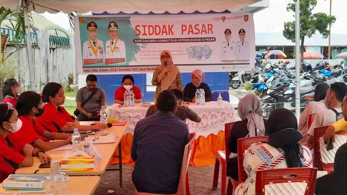 Pedagang di Kota Ambon Asal Maluku Tengah Bisa Urus Adminduk di Siddak