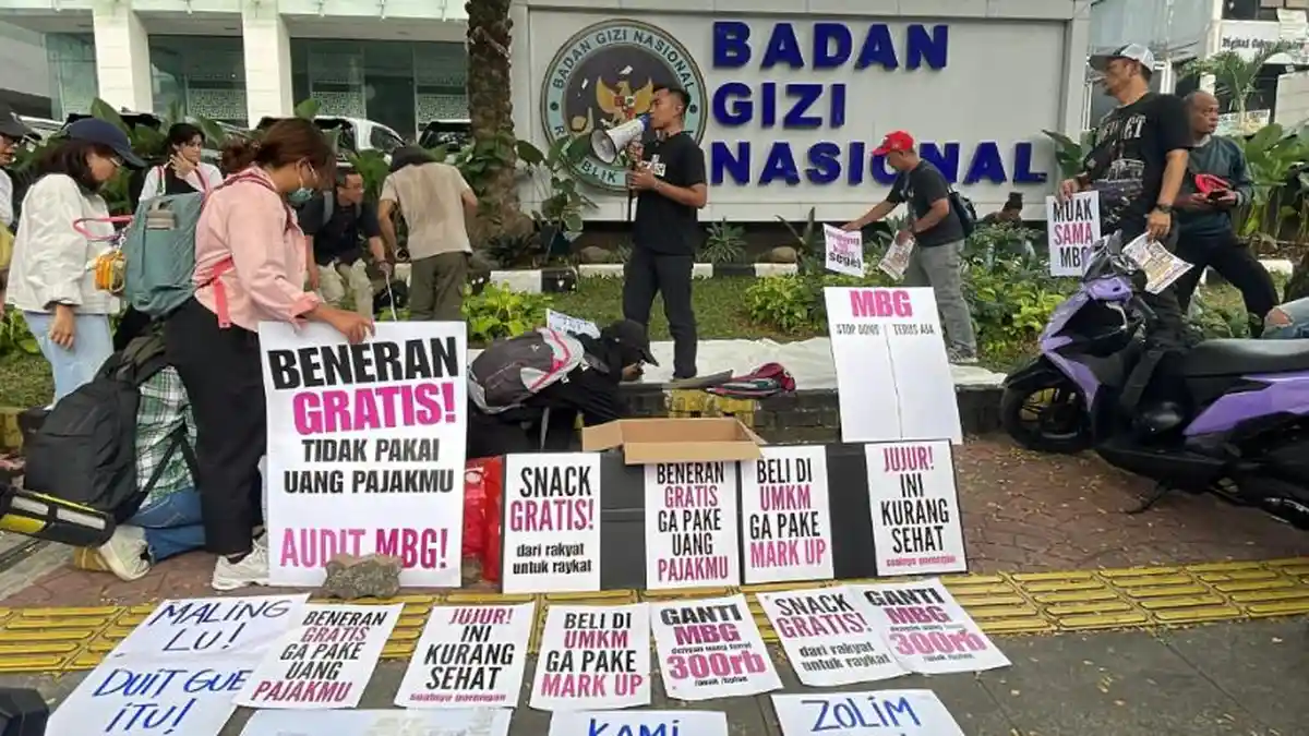 MBG Watch Geruduk Kantor BGN, Bawa Makanan Gratis, Panci Hingga Struk Belanja Sebagai Bentuk Protes