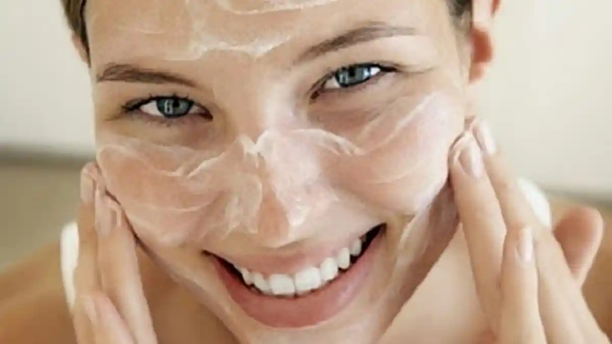 TIPS CANTIK HARI INI - Ternyata Rajin Pakai Masker Susu Bubuk Bisa Bikin Wajah Glowing!