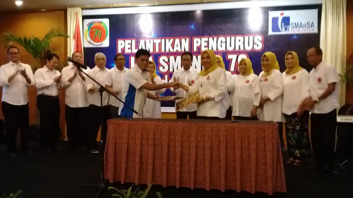 Kadis Kesehatan Makassar Naisyah T Azikin 'Oppo' Ketuai IKA Smansa 79