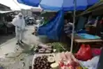 Penyemprotan Disinfektan di Pasar Karang Anyar Jakarta