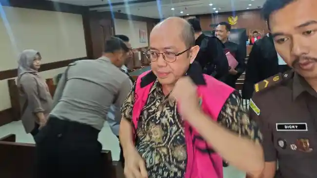 Jaksa Tetap Menuntut Isa Rachmatarwata 4 Tahun Penjara dan Uang Pengganti Rp90 Miliar 