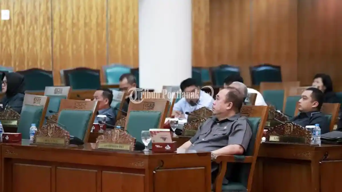FOTO: Rapat Paripurna Penetapan Personalia Anggota Panitia Kerja DPRD Kalbar - anggota-panitia-kerja-dprd-kalbar-4.jpg