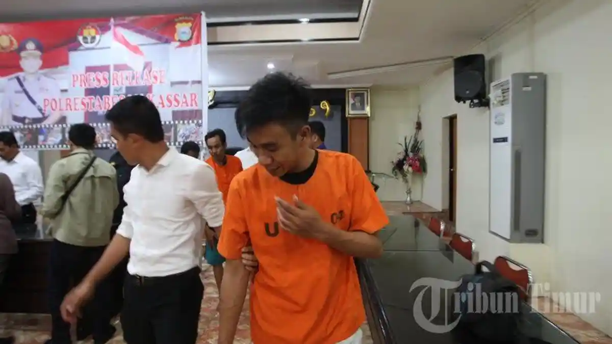 FOTO: Polrestabes Rilis Pelaku Pengeroyakan Pimpinan BNI Wilayah Makassar - makassar_20170912_102242.jpg
