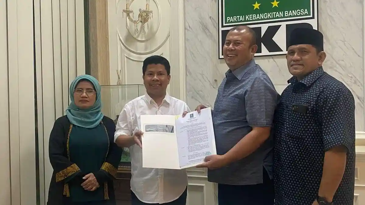 Satono-Heroaldi Terima SK Dua Partai Pengusung Maju Pilkada Sambas 2024