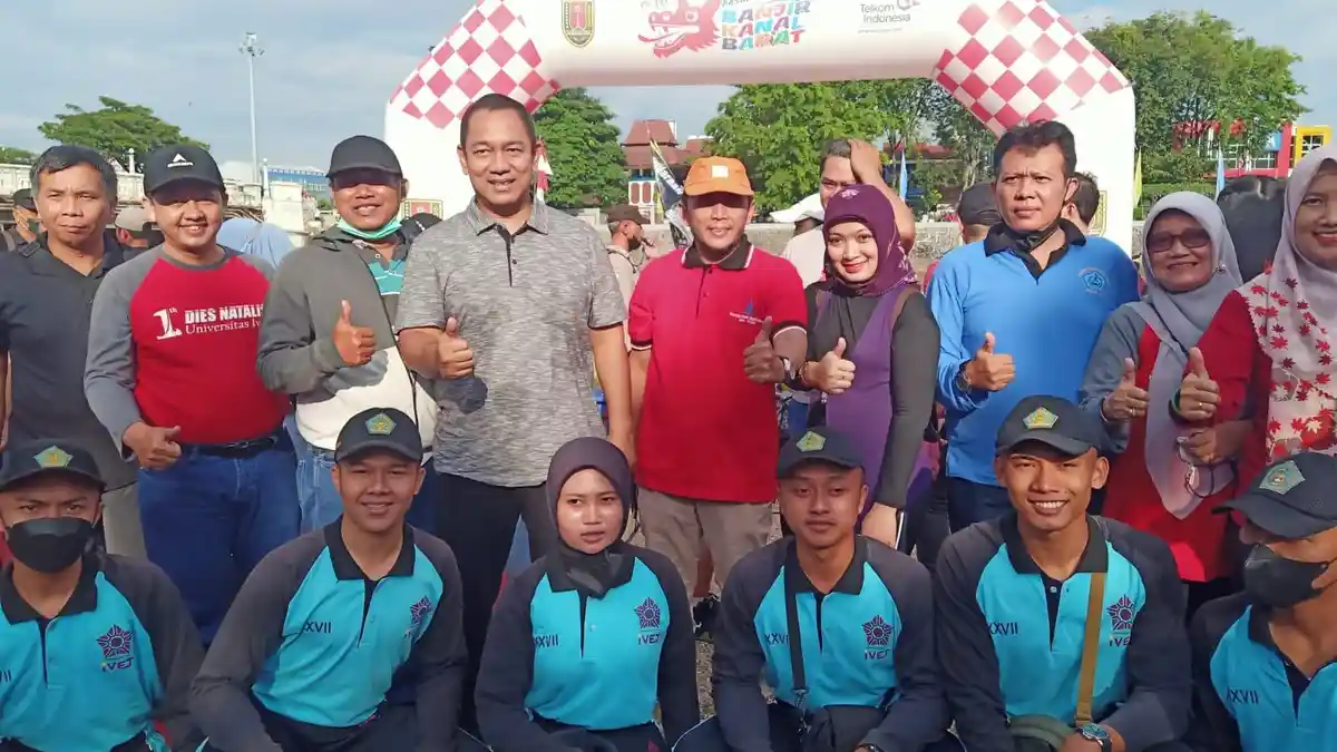 Universitas Ivet Jalin Kerjasama Terselenggaranya Pasar Apung Kota Semarang