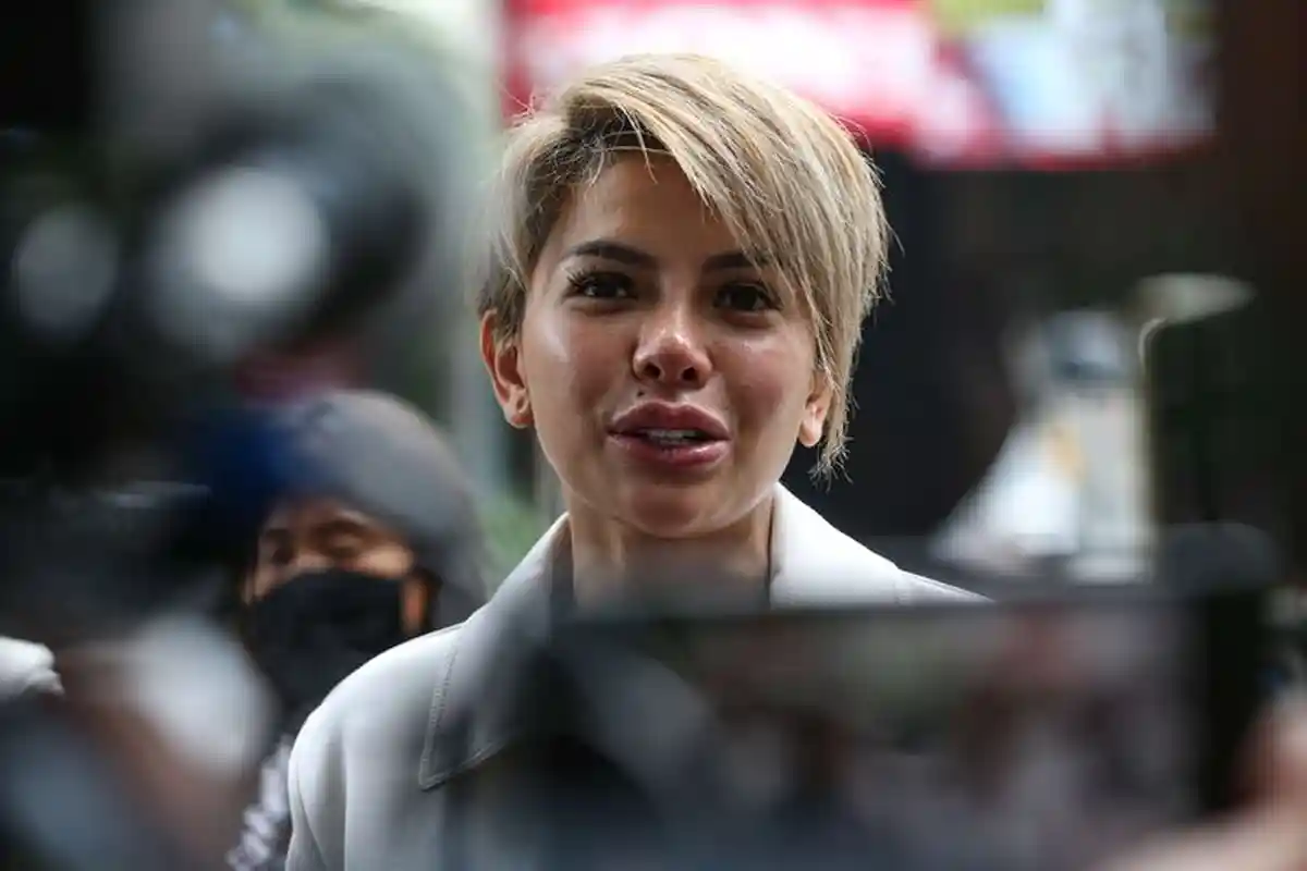 ARTIS Nikita Mirzani Jadi Tontonan Warga, Kelahi dengan Tetangga, Gara-gara Sepele