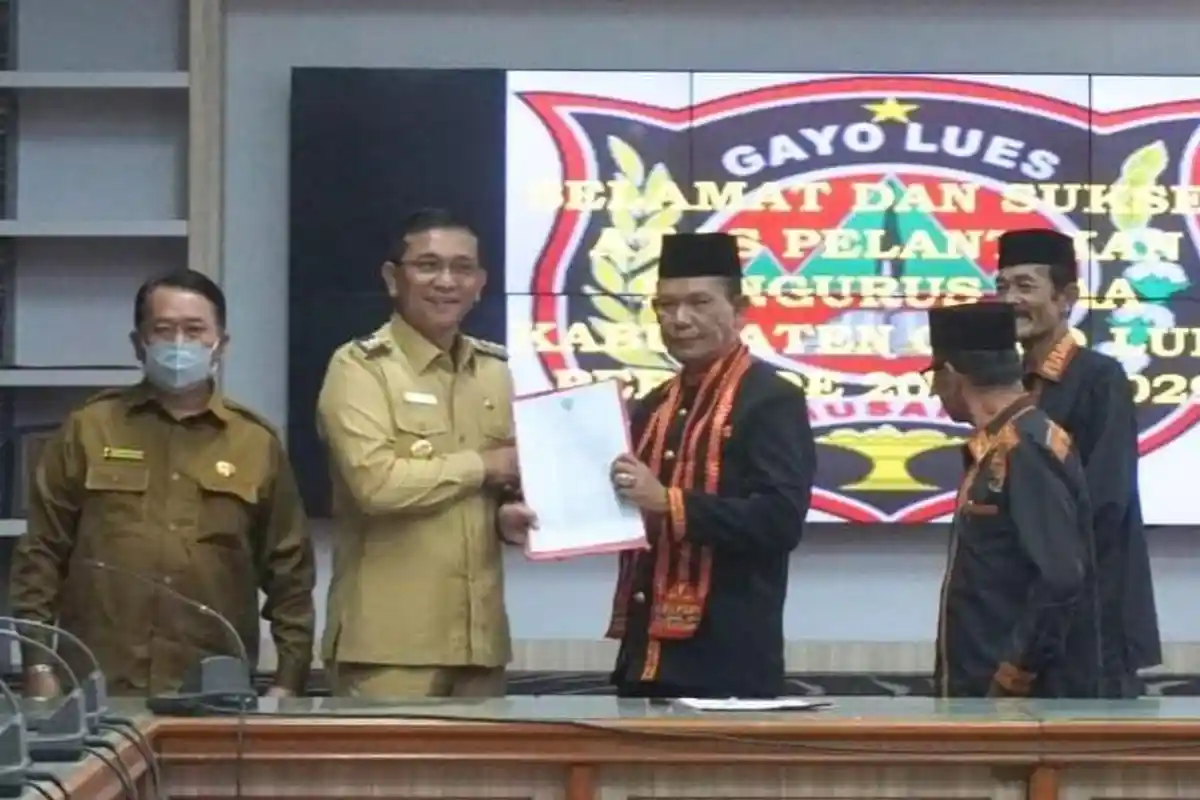 Pj Bupati Lantik Pengurus MAA Gayo Lues, Ketua Dijabat Ramli Syarif