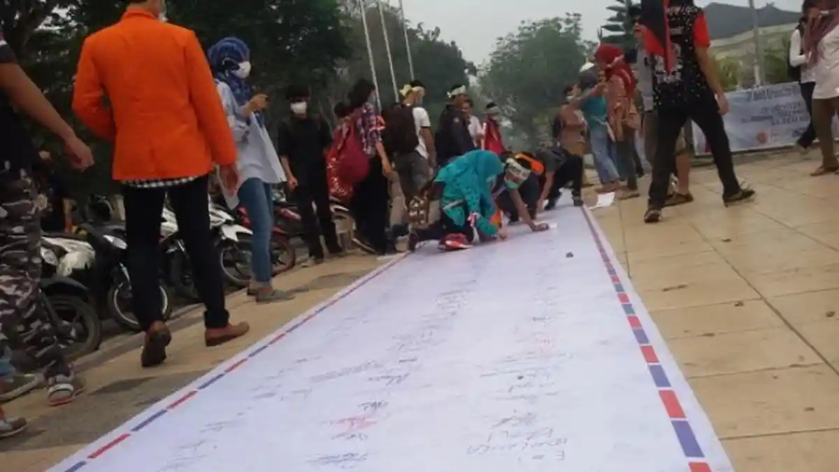 Warga Jambi Kumpulkan 1000 Tanda Tangan Menolak Asap