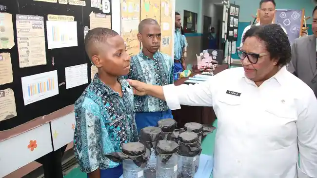 Hadiri GenIUs Expo, Wamendagri Ribka Apresiasi Sekolah GenIUs Siapkan SDM Unggul Papua