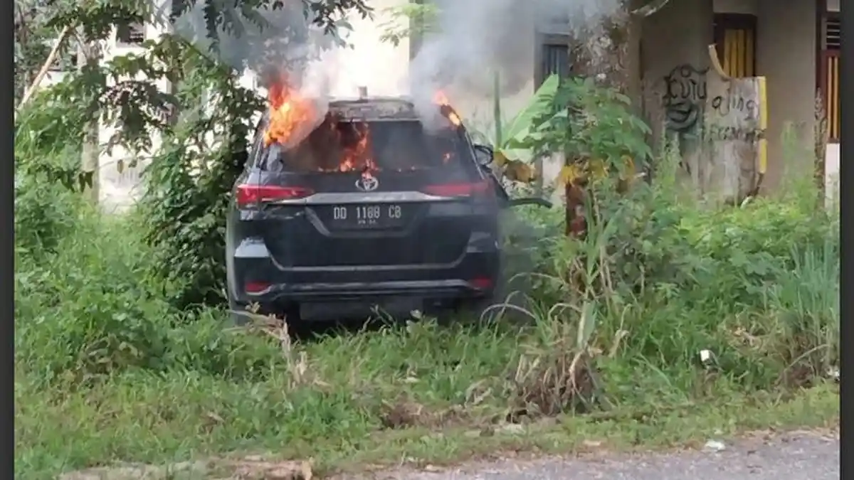 Warga Bakar Fortuner di Poso Sulawesi Tengah: Ini Penyebabnya