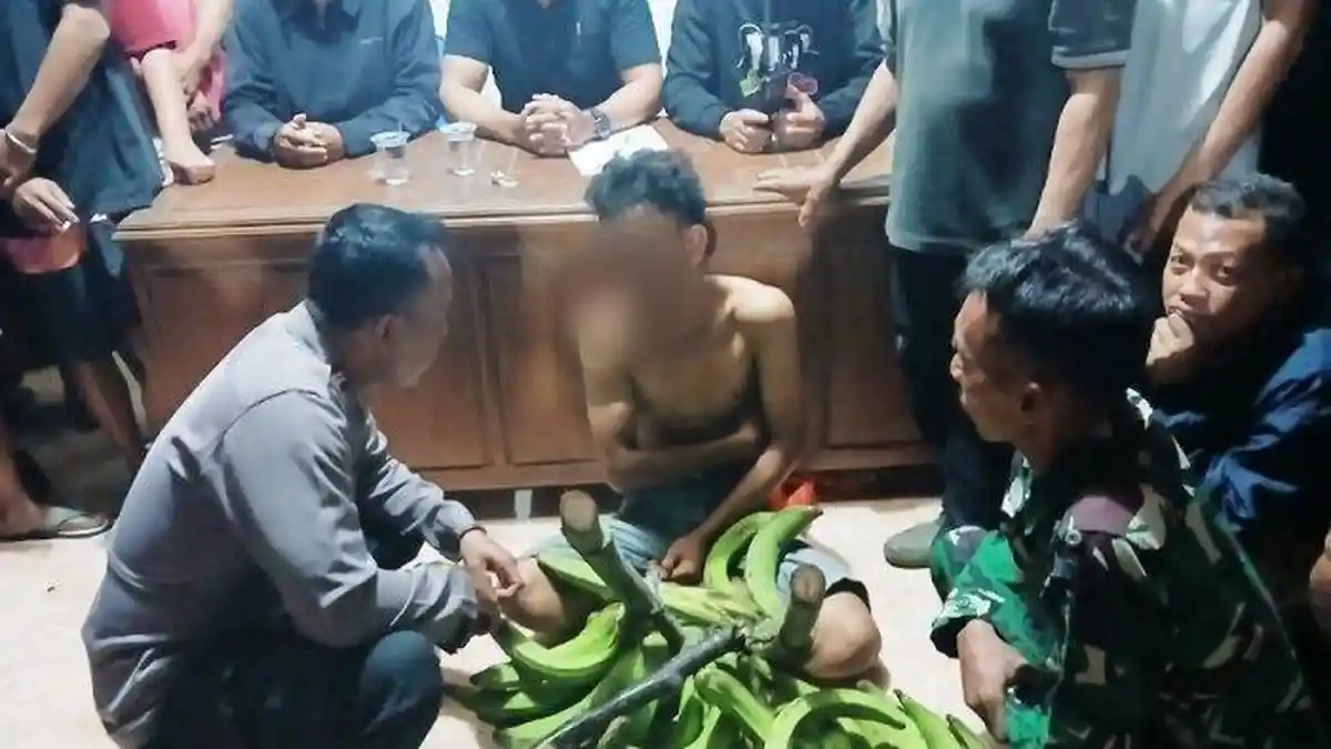 Siswa SMA di Pati Diarak Tanpa Busana karena Mencuri Pisang untuk Hidupi sang  Adik