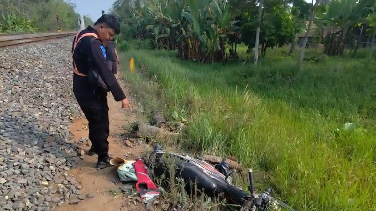 Pengendara Motor Tewas Tertabrak Kereta Api di Martapura OKU Timur, Padahal Sudah Diberi Peringatan - Tribunsumsel.com