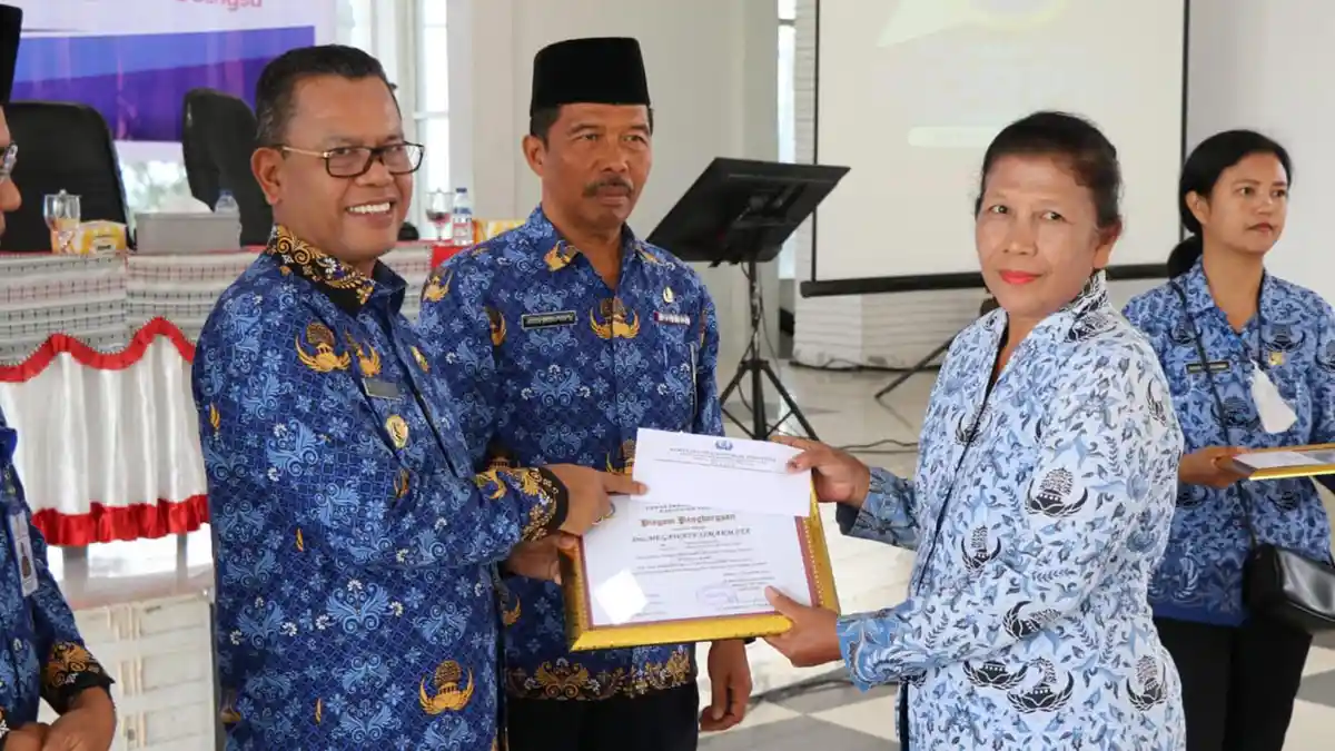Tahun 2023, 181 ASN Purnabakti Terima Piagam dari Pemkab Toba dan Korpri
