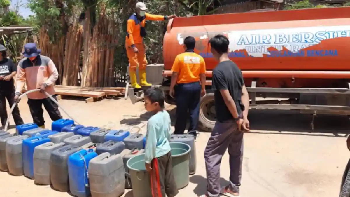 BPBD Situbondo Mulai Salurkan Bantuan Air Bersih untuk Warga Bendhusa