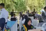 Puluhan-pendaftar-mudik-gratis-sedang-mengantre-untuk-mengambil-nomor-antrean.jpg
