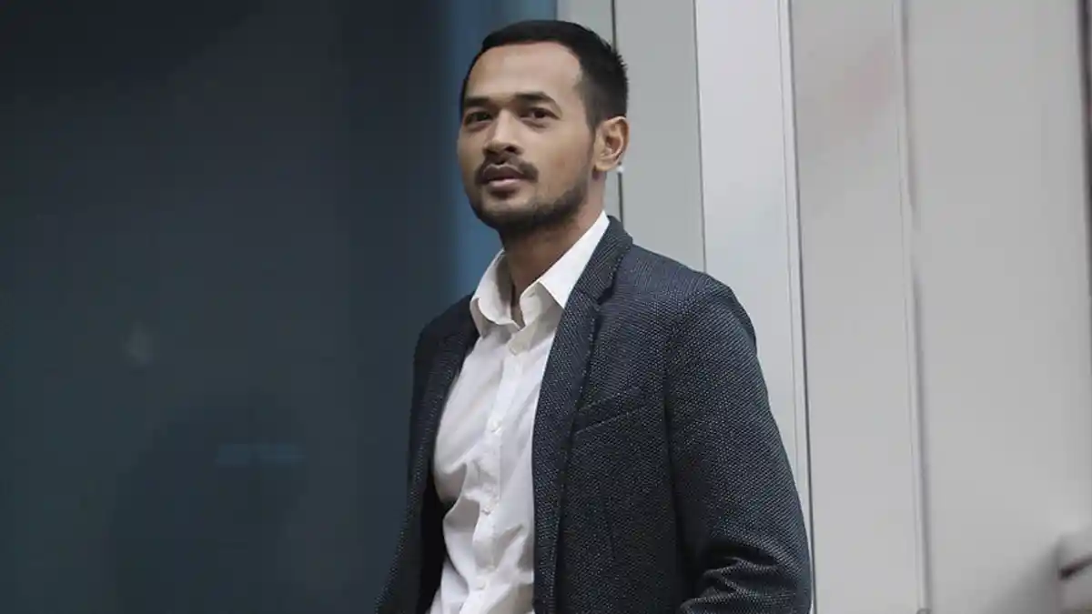 Masih Ingat Oka Antara? Sempat Dikira Pindah Agama Gara-gara Dompet, Keluarga di Bali Sampai Geger