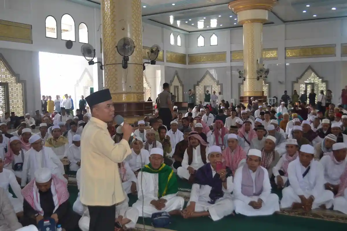 Sambut 313 Jamaah Haji di Masjid At-Taqwa Pemangkat, Atbah Ingatkan Rasa Cinta Terhadap Sesama