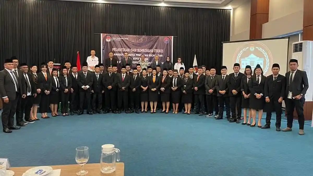 Ketua KPU Bitung Sulawesi Utara Deslie Sumampouw Lantik 40 PPK